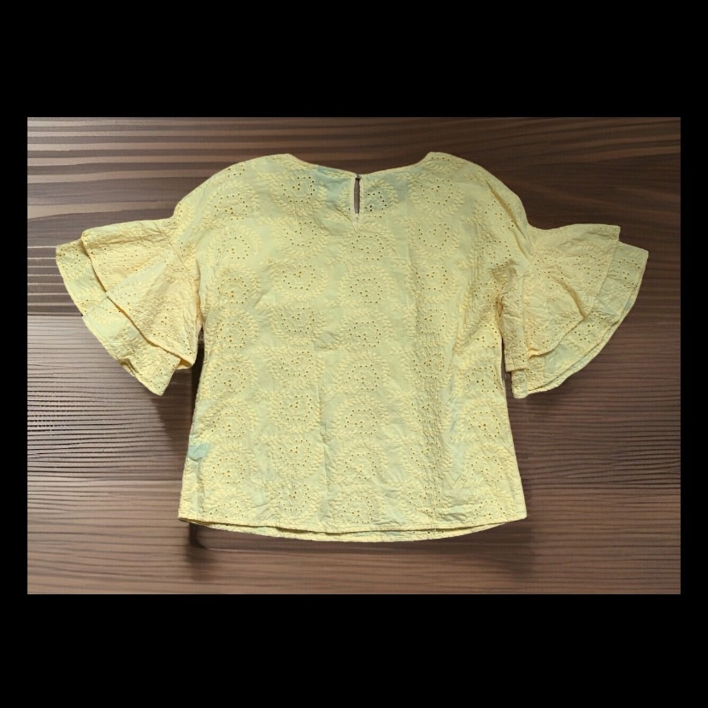 Women's Yellow Eyelet Top Liz Claiborne Size Medium - Picture 2 of 5